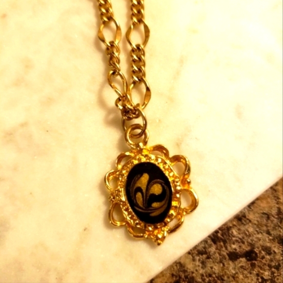 Vintage Vigaro Chain Filigree Gold Frame Black & Copper Cameo Center Necklace - Picture 1 of 14